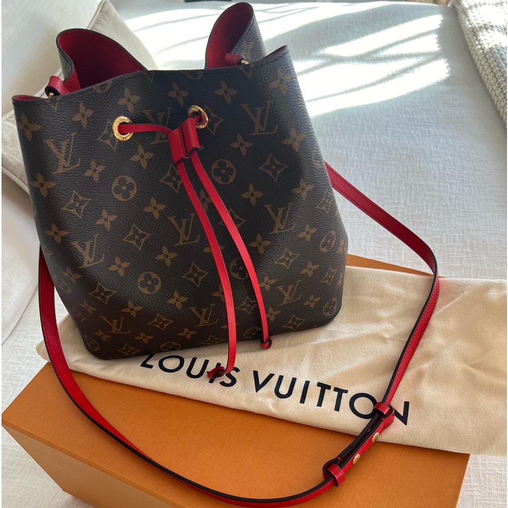 Louis Vuitton NeoNoe shoulder bag
